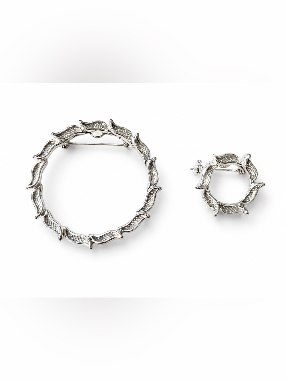 Vtg Silver Tone 1960's Circle Brooch Pin Wreath Leaves Set of 2 Signed Gerry's